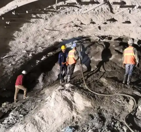 灵丘拱顶带模注浆料的施工流程及注意事项